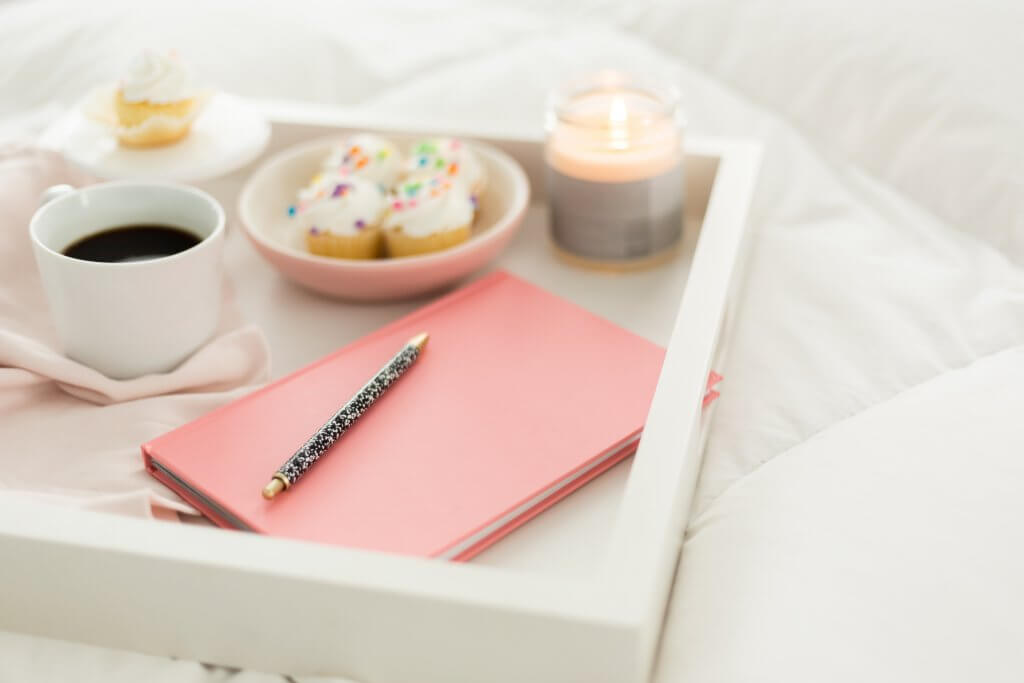 https://www.thesimplicityhabit.com/wp-content/uploads/2020/05/Atelier21-Co-Cupcakes-in-Bed-25-1024x683.jpg