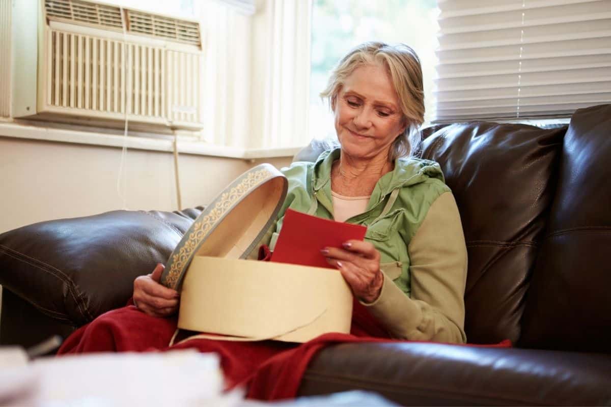 Why Is It So Hard to Declutter? How to Overcome Decluttering Paralysis ...