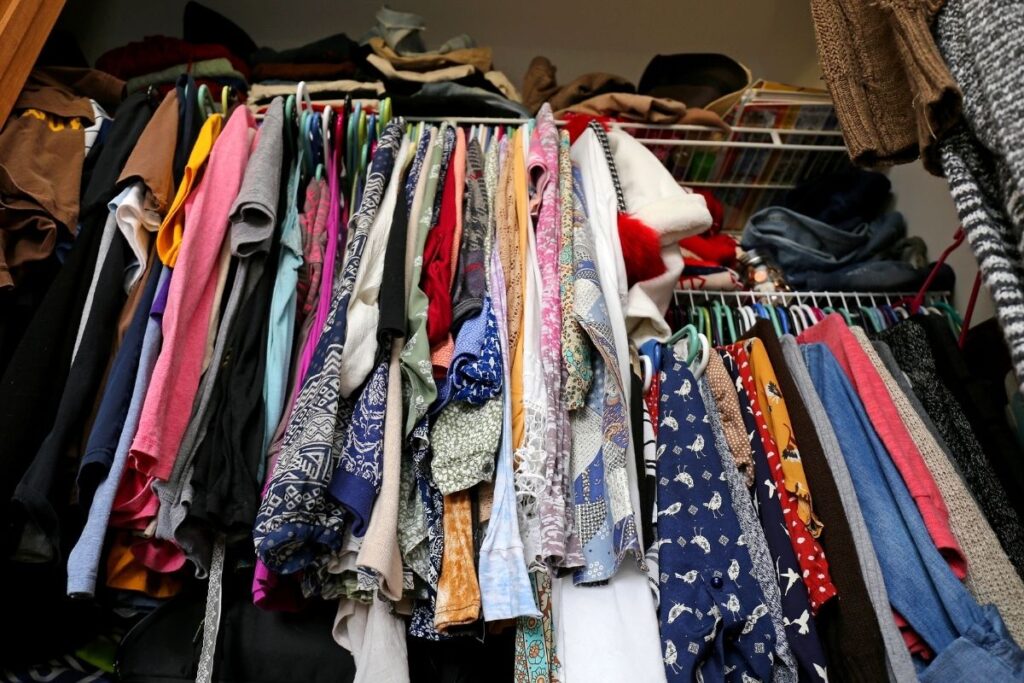 how to be ruthless when decluttering clothes