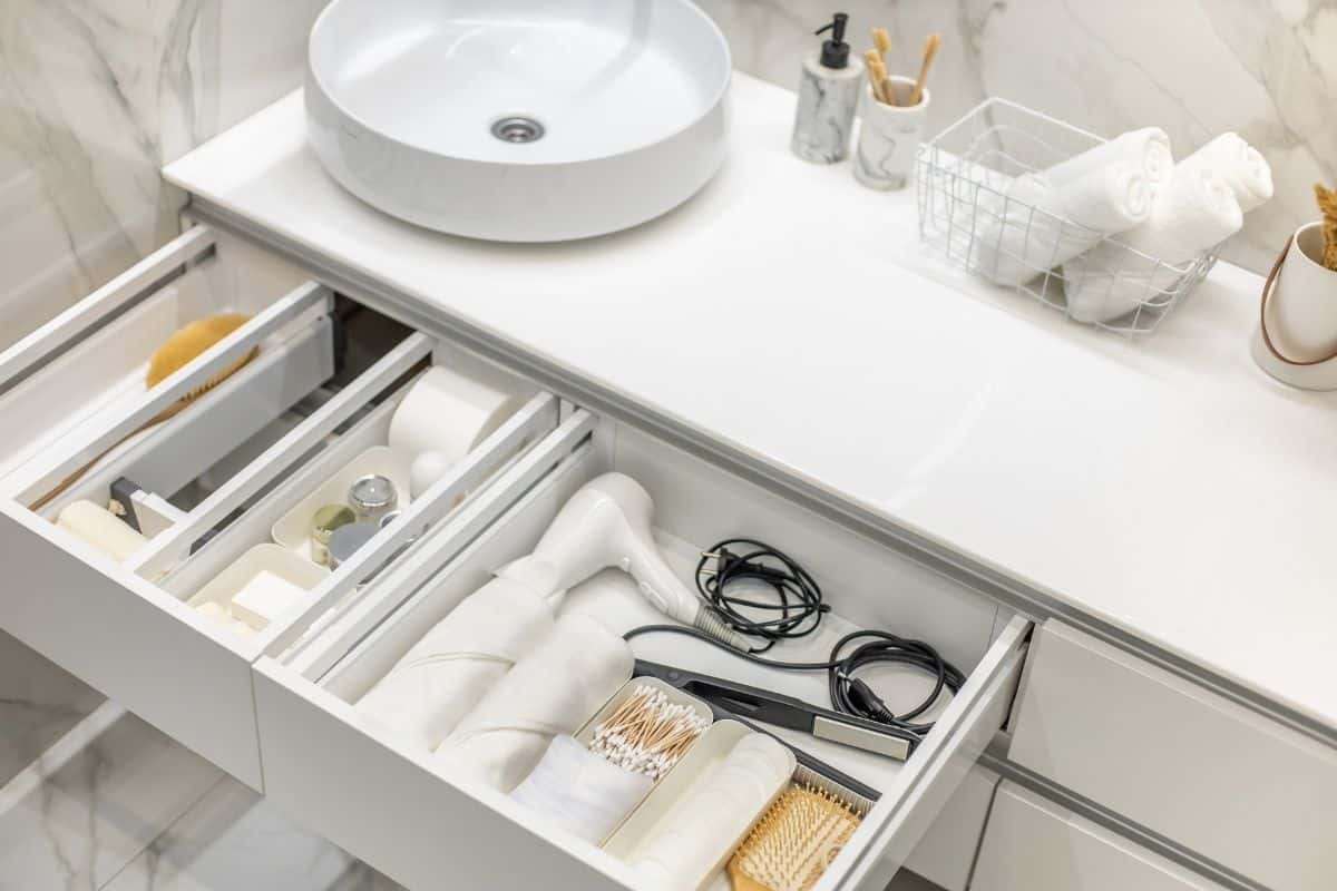 Hacks from a Pro Organizer for Decluttering the Area Underneath Your Sink -  Poosh