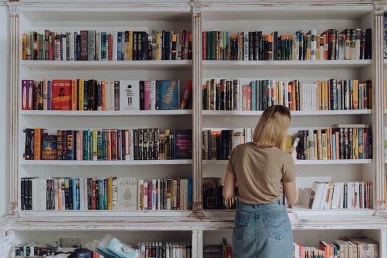 The Best Way to Organize Books in Your Home