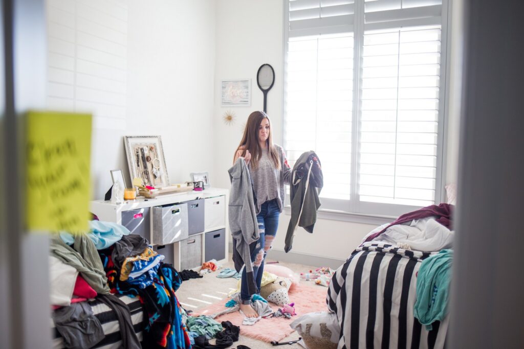 teenager keep their room clean