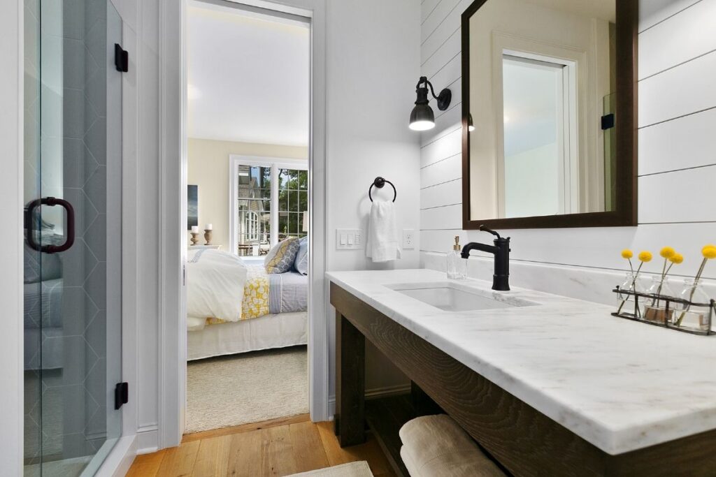 clean bathroom