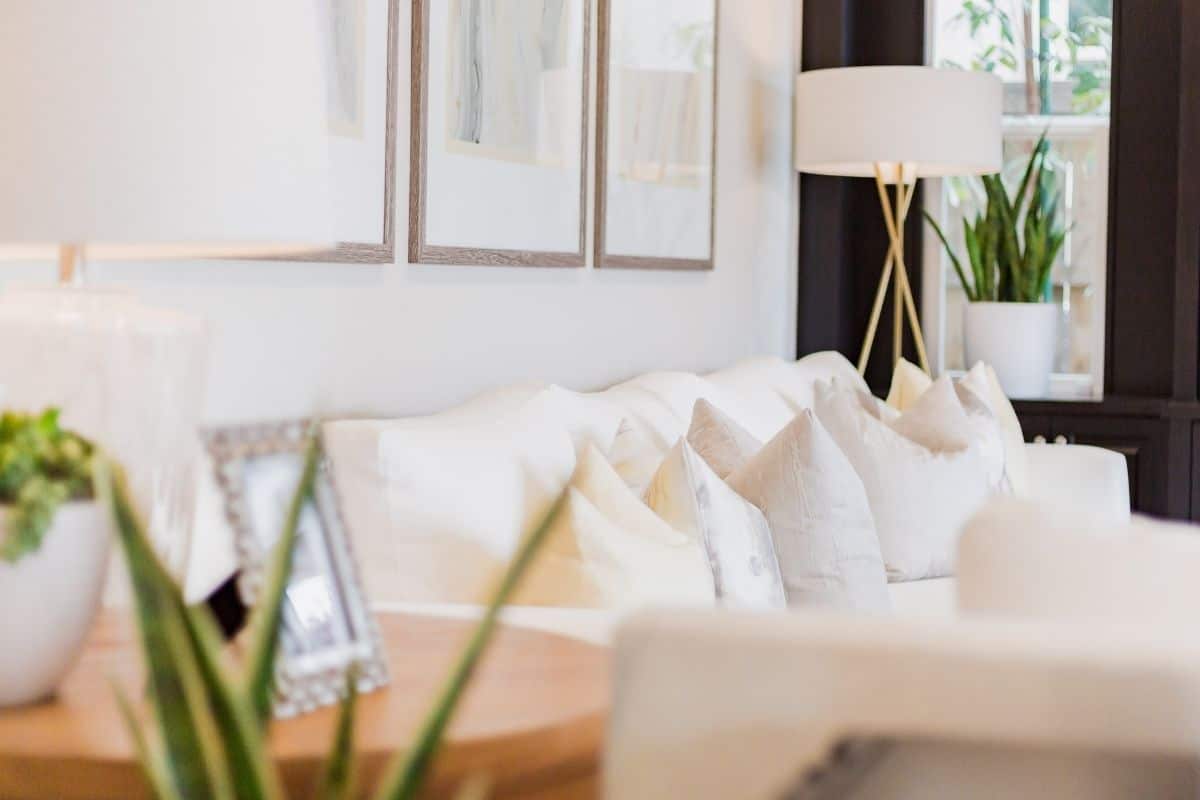 View of How to Decorate for a Clutter-Free Home - It's fully possible