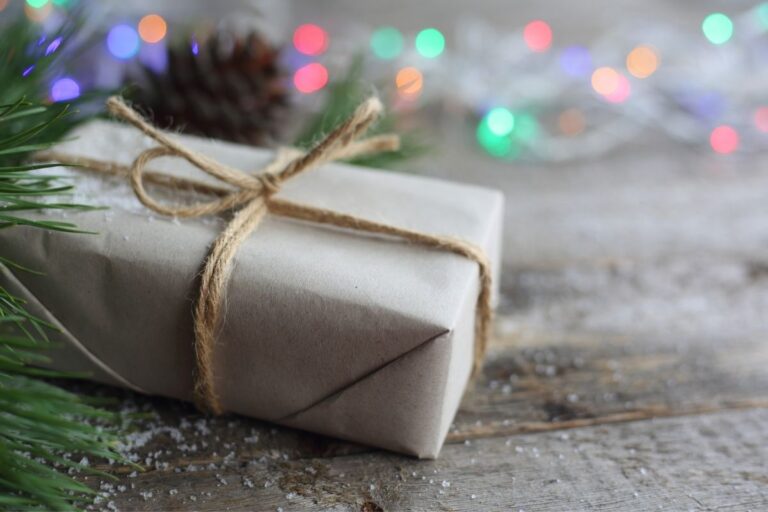 Top 10 Experience Gifts: Keeping Christmas Simple With Less Clutter