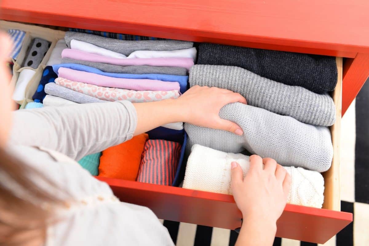 How to Get Rid of Old Clothes That You Never Wear The Simplicity Habit