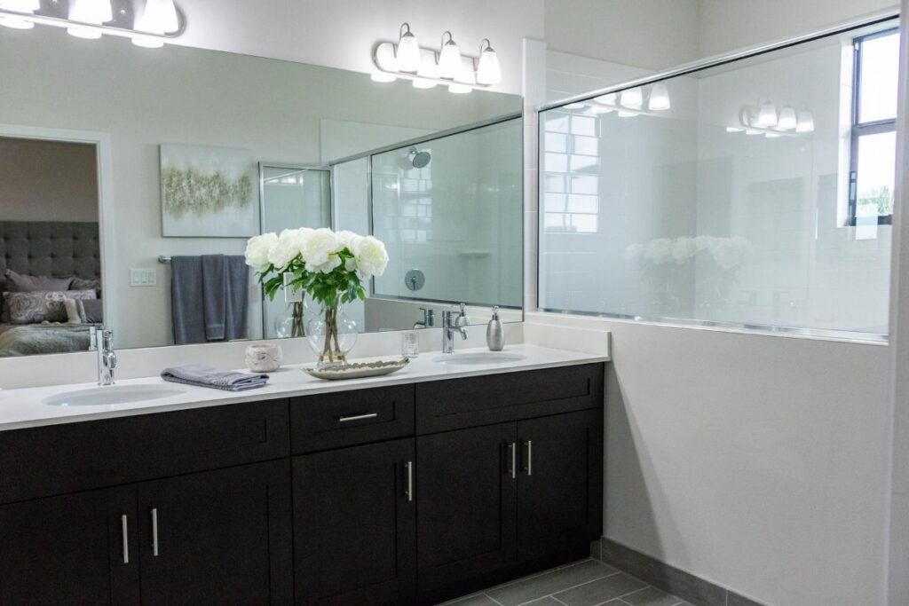 5 Easy Ways to Declutter Your Bathroom Countertop