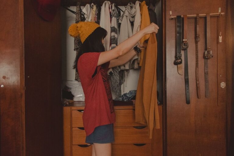 The Best Decluttering Questions to Help You Make Decisions