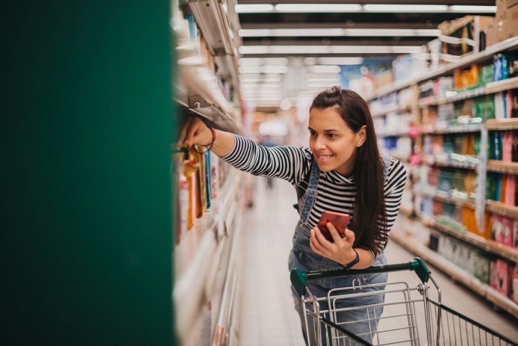 woman grocery shopping