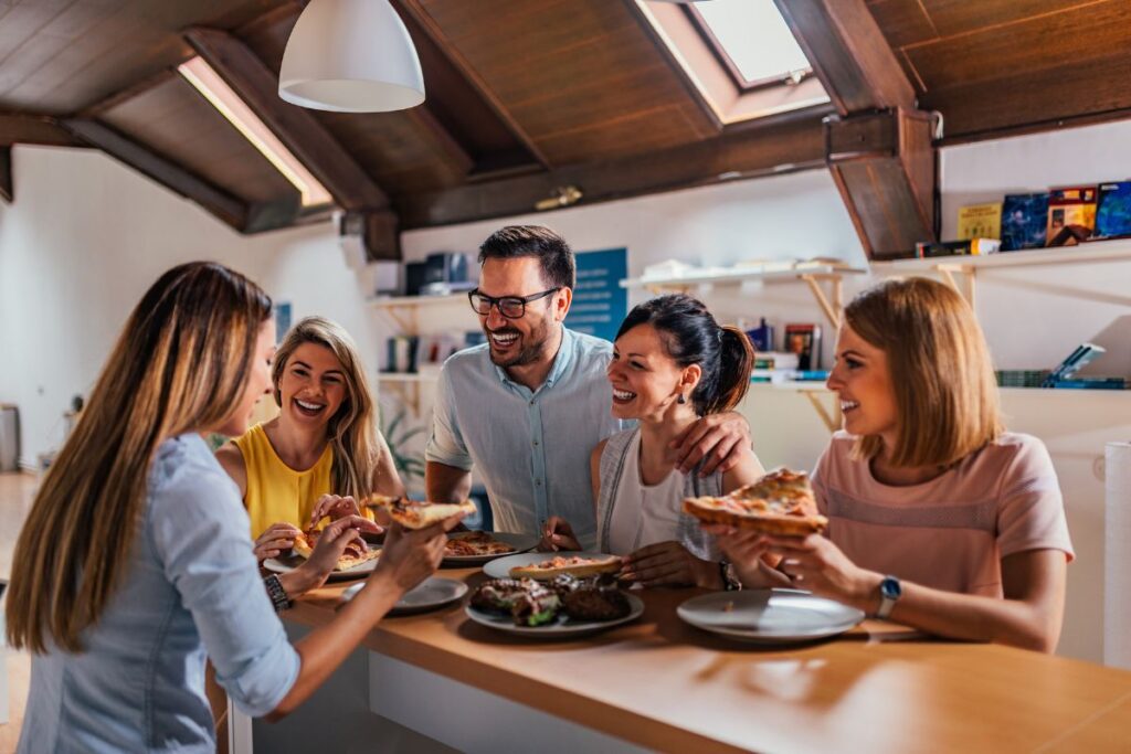 friends talking and eating pizza