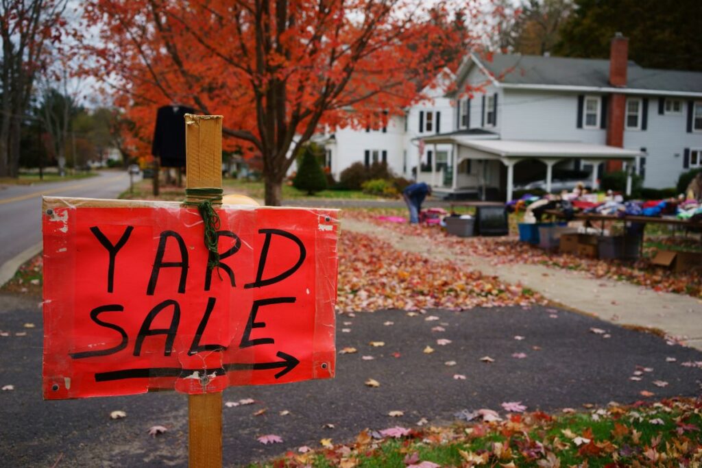 yard sale sign