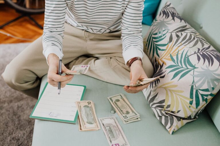 8 Great Ways to Make Money While Decluttering Your Home