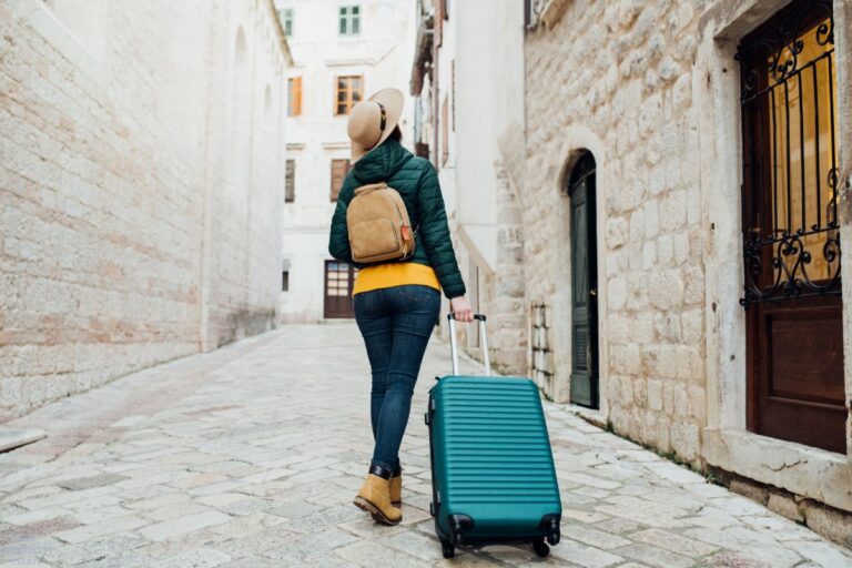 4 Essential Minimalist Travel Tips for Less Stress and More Adventure