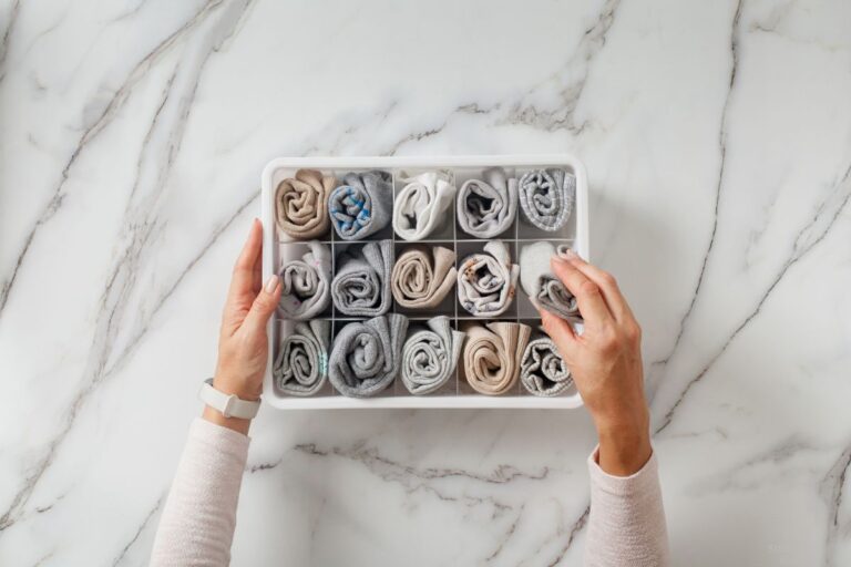 How to Use the ‘Snowball’ Decluttering Method to Effectively Simplify Your Space