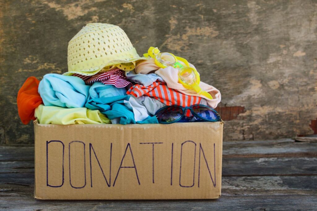why to declutter in the summer