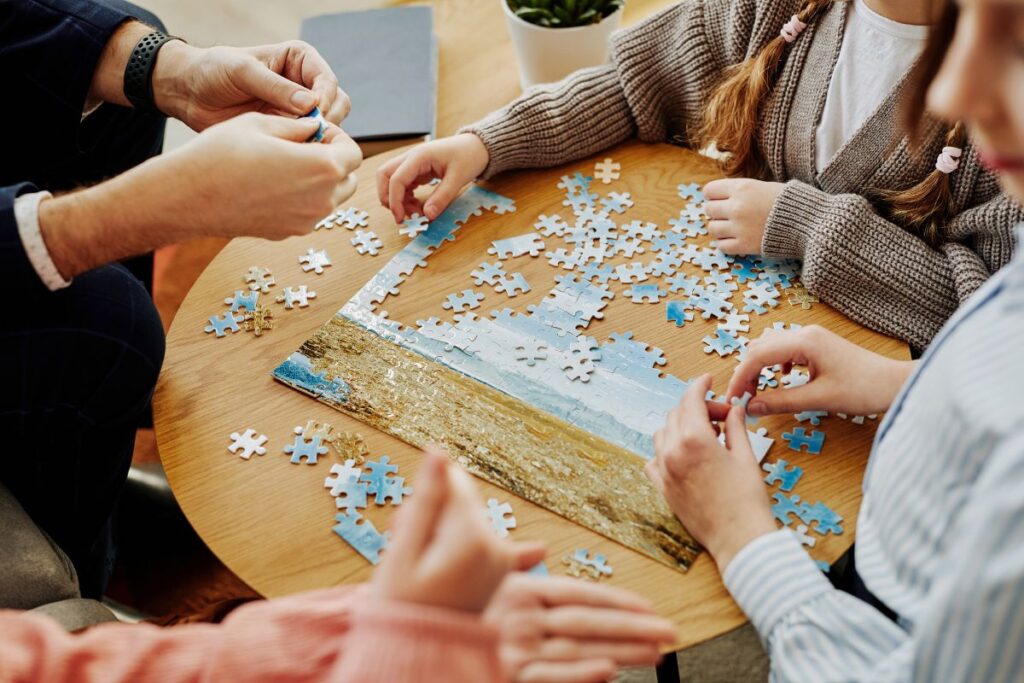 budget-friendly ways to enjoy the holiday season