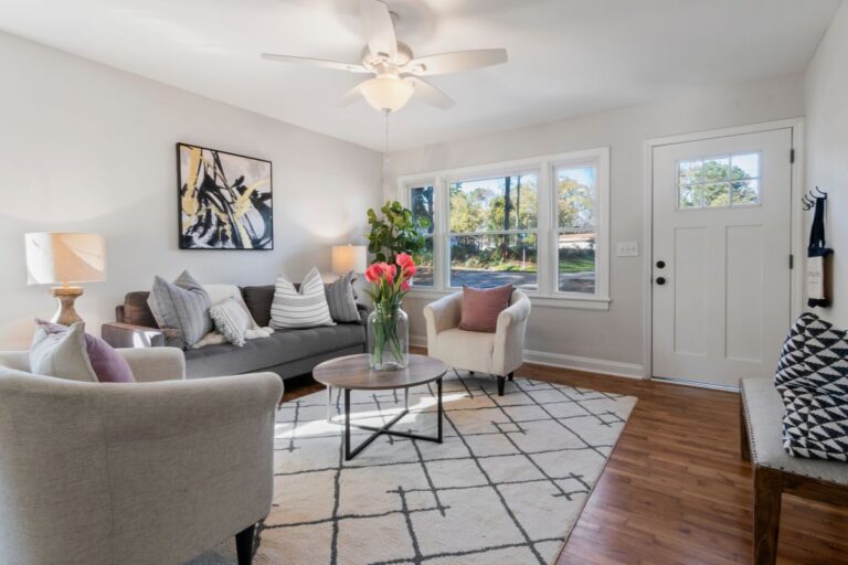 4 Helpful Habits of People Who Have a Clutter-Free Home