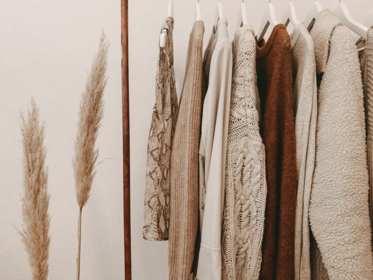 10 Helpful Tips for Decluttering Your Closet to Create a Minimalist Wardrobe
