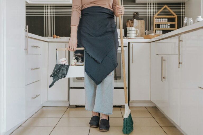 8 Brilliant 5-Minute Micro-Organizing Tasks That Make Busy Days Feel Manageable