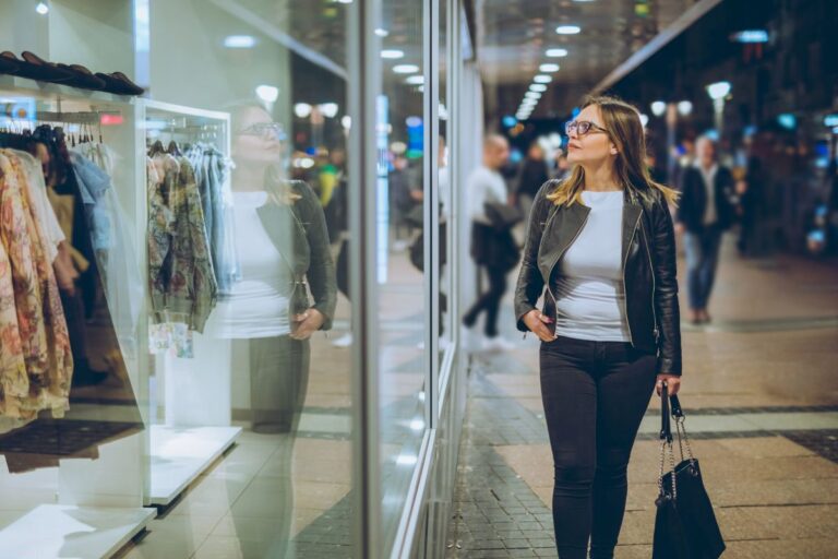 How to Shop Like a Minimalist: 8 Smart Shopping Tips